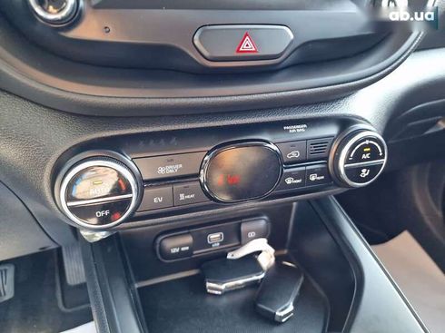 Kia Soul EV 2021 - фото 30