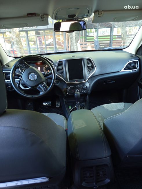 Jeep Cherokee 2016 серебристый - фото 6