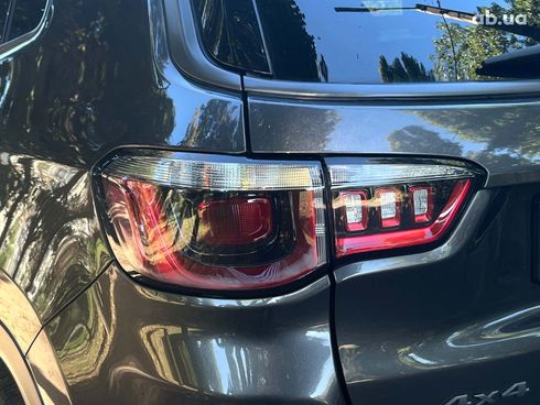 Jeep Compass 2018 серый - фото 9