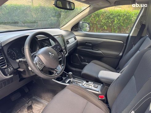 Mitsubishi Outlander 2016 серый - фото 14