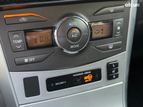 Toyota Corolla 2010 белый - фото 24