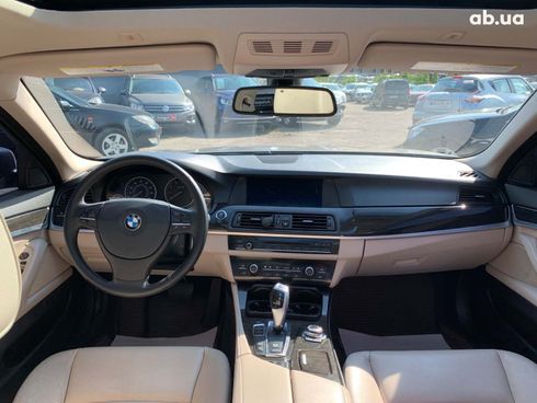 BMW 5 серия 2011 бежевый - фото 25