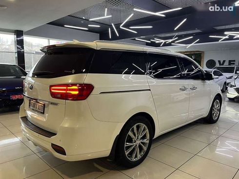 Kia Carnival 2019 - фото 4