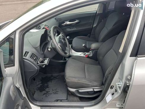 Toyota Auris 2011 - фото 9