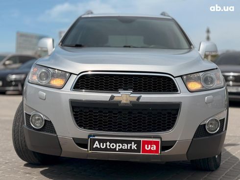 Chevrolet Captiva 2011 серый - фото 2