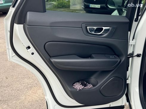 Volvo XC60 2023 белый - фото 27