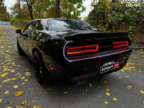 Dodge Challenger 2022 черный - фото 9