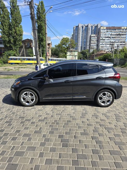 Chevrolet Bolt 2021 серый - фото 8