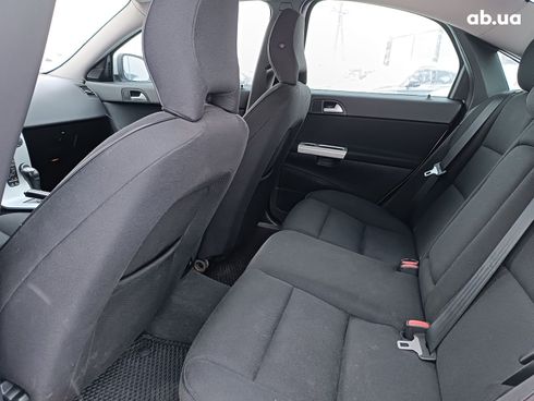 Volvo S40 2010 белый - фото 33