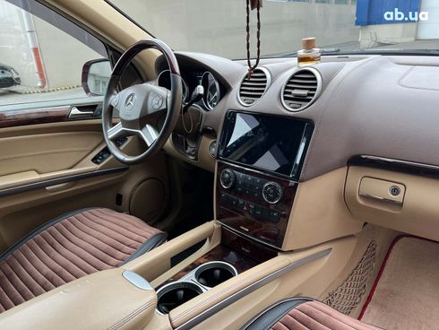 Mercedes-Benz GL-Класс 2010 красный - фото 33