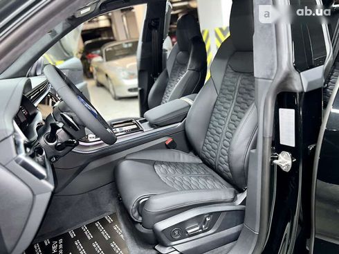 Audi RS Q8 2023 - фото 29