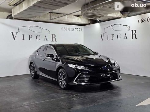 Toyota Camry 2022 - фото 2