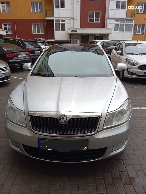 Skoda Octavia 2011 серебристый - фото 4