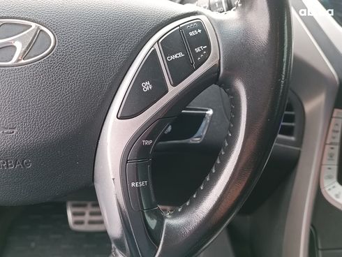 Hyundai Elantra 2012 белый - фото 20