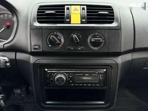 Skoda Fabia 2012 - фото 20