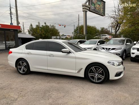 BMW 5 серия 2017 белый - фото 4