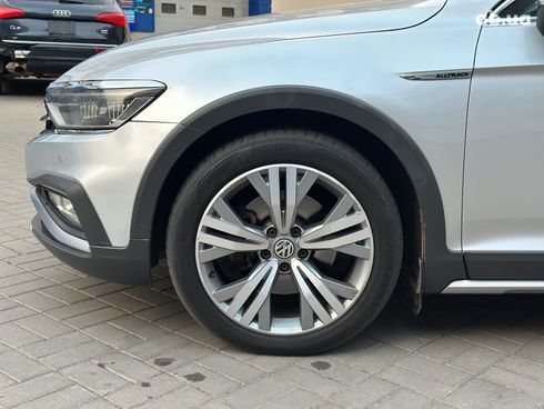 Volkswagen passat alltrack 2019 серый - фото 10