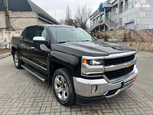 Chevrolet Silverado 2018 черный - фото 3