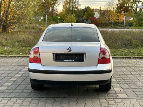 Volkswagen Passat 2004 серый - фото 11