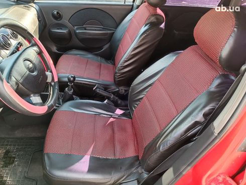 Chevrolet Aveo 2006 красный - фото 13