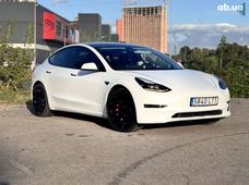 Продаж вживаних Tesla Model 3 2023 року - купити на Автобазарі