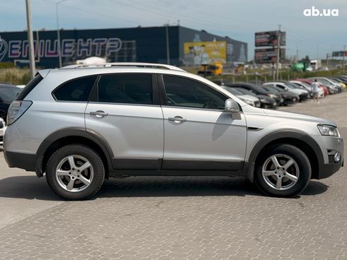 Chevrolet Captiva 2011 серый - фото 8