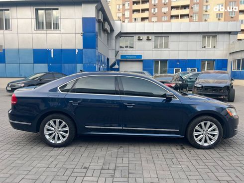 Volkswagen passat b7 2012 синий - фото 4