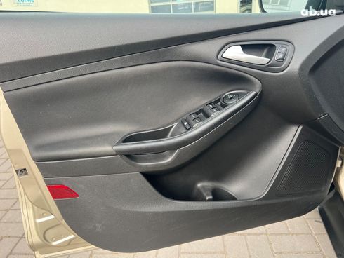 Ford Focus 2017 бежевый - фото 17
