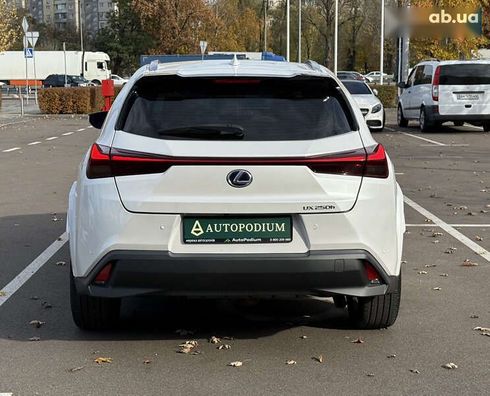 Lexus UX 2021 - фото 12