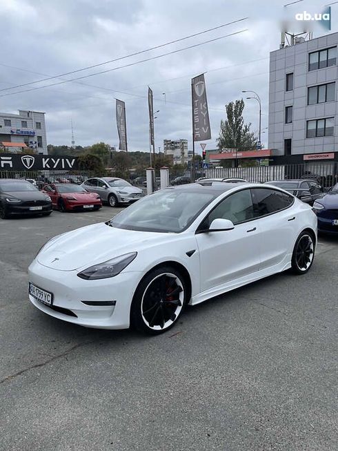 Tesla Model 3 2021 - фото 4