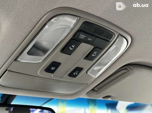 Kia Carnival 2017 - фото 26