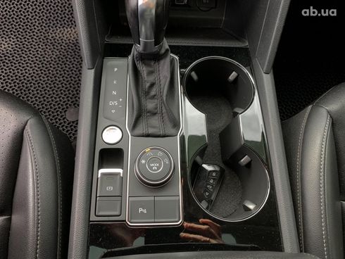 Volkswagen Atlas 2017 желтый - фото 39