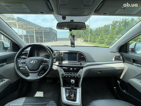 Hyundai Elantra 2017 серый - фото 10