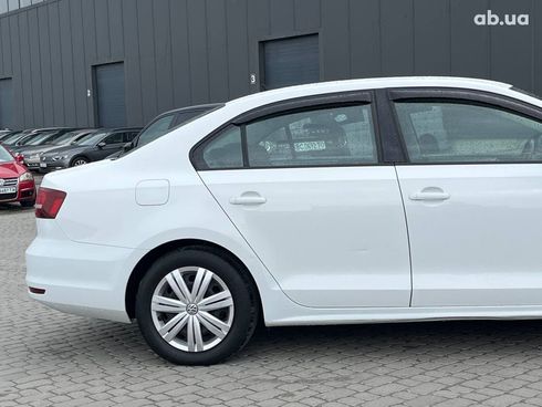 Volkswagen Jetta 2016 белый - фото 40