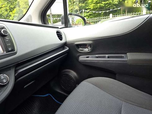 Toyota Yaris 2013 - фото 13