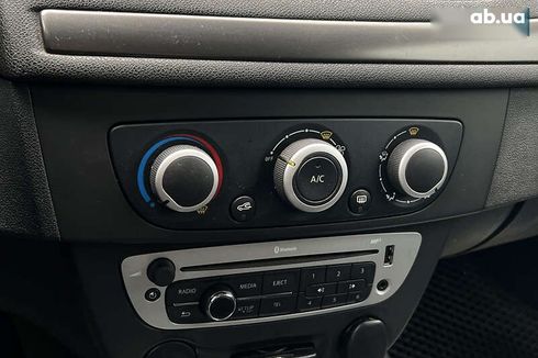 Renault Megane 2015 - фото 16
