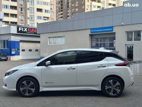 Nissan Leaf 2018 белый - фото 8