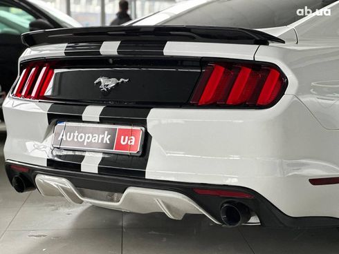 Ford Mustang 2015 белый - фото 9