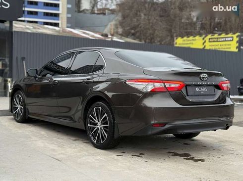 Toyota Camry 2018 - фото 6