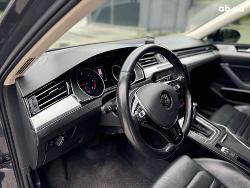 Volkswagen Passat 2015 серый - фото 26