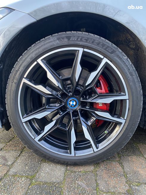 BMW i4 2023 серый - фото 17