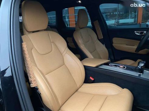 Volvo XC60 2019 - фото 30