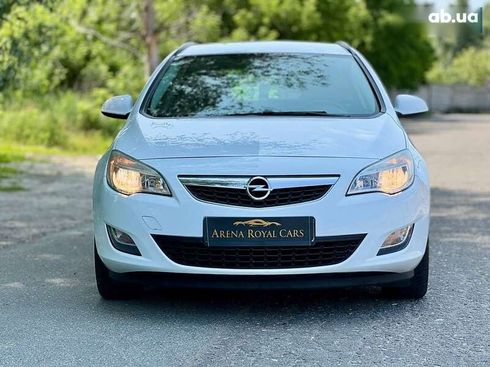 Opel Astra 2011 - фото 2