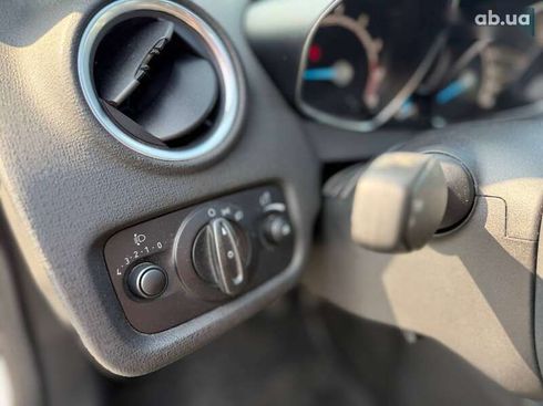 Ford Fiesta 2016 - фото 17