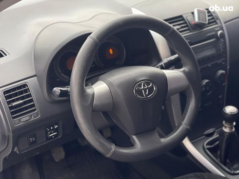 Toyota Corolla 2011 серый - фото 17