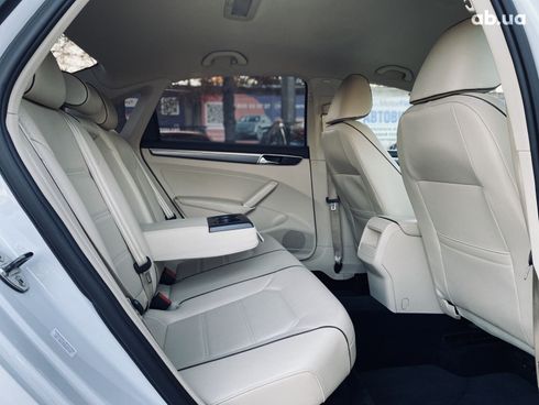 Volkswagen Passat 2017 белый - фото 18