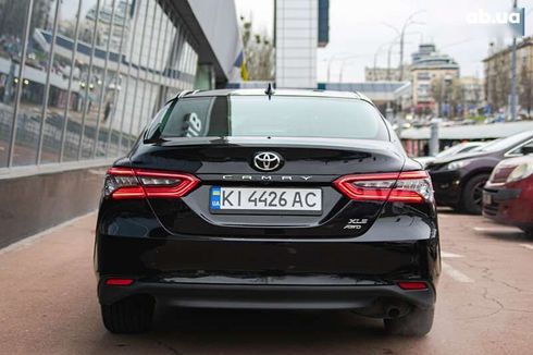 Toyota Camry 2020 - фото 10