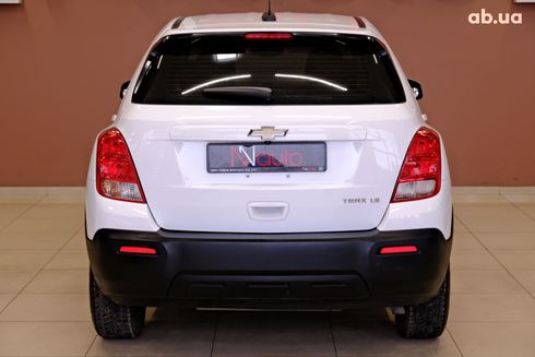 Chevrolet Trax 2016 белый - фото 6