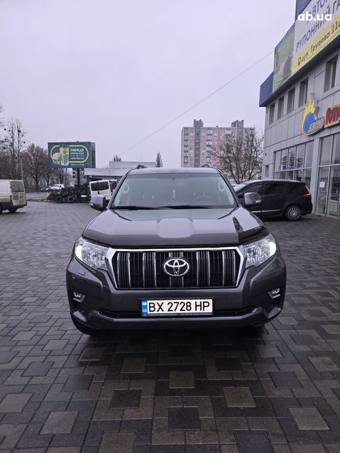 Toyota Land Cruiser Prado 2019 серый - фото 14