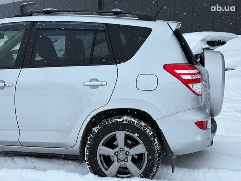 Toyota RAV4 2012 серый - фото 9
